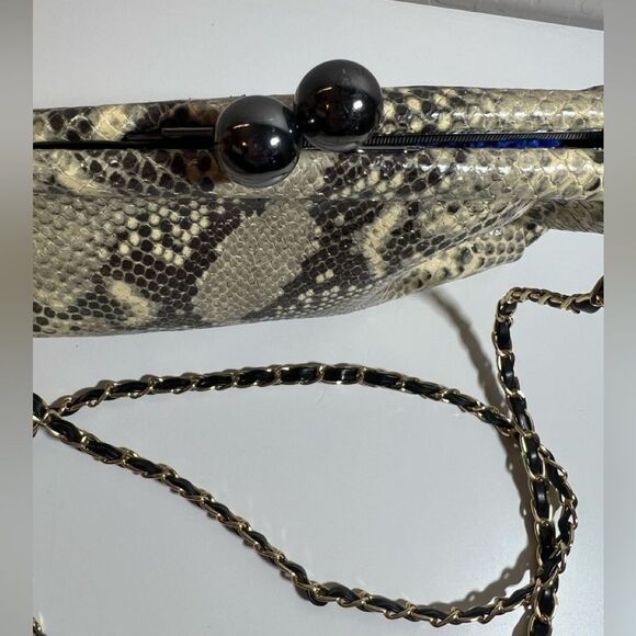 🤎 Badgley Mischka Python Snakeskin kiss Lock crossbody clutch bag - Picture 7 of 13